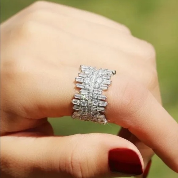 Luxury Simulated Diamond Round and Baguette Cut Wedding Band, Couture Ring, sz 8 - Picture 9 of 9